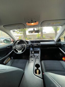 Lexus IS 300h. 2017 - 4