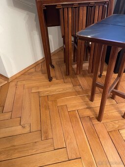 Starý skladajúci stolík a stoličky 4-skladeteľné. - 4