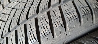 Predám 4ks pekné zimné 235/40r19-96V Good Year - 4