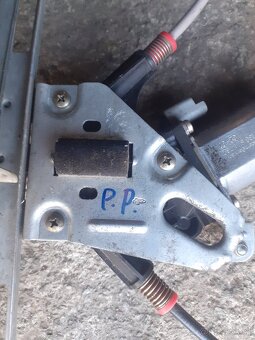 Citroen Berlingo 2004 mechanizmus okna Okna predné v pravo - 4
