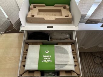 Predám Xbox Series S 512 GB – výborný stav, komplet balenie - 4
