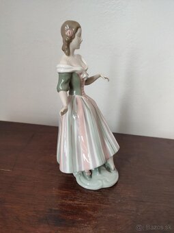 Royal dux žena porcelánová soška - 4