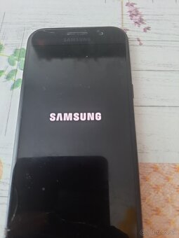 Samsung Galaxy A - 5 Povered BY Android - 4