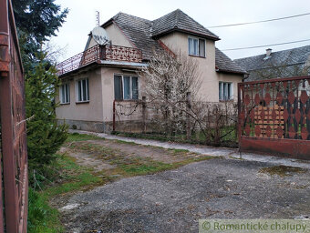 Veľký dvojpodlažný dom s veľkým pozemkom v obci Košeca na - 4