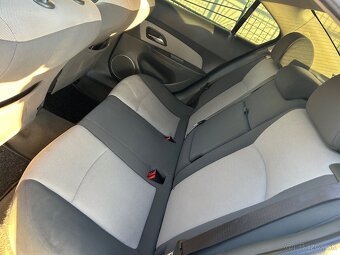 Chevrolet Cruze LS 1.8 - 4