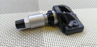 100% originálny TPMS senzor tlaku v pneumatike pre MERCEDES - 4