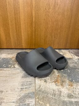 Adidas Yeezy Slide 39 - 4