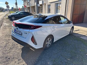 Toyota Prius PHV - 4