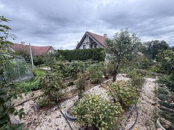 Rodinný dom 4+1, Mojš , 195m², pozemok 824 m², Garáž - 4