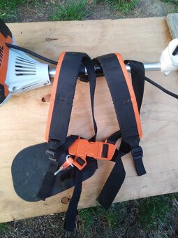 Predám krovinorez stihl 131 - 4