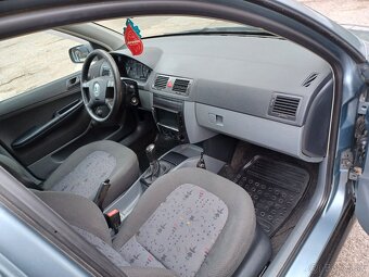 Predám škoda fabia sedan r.v.2004 - 4