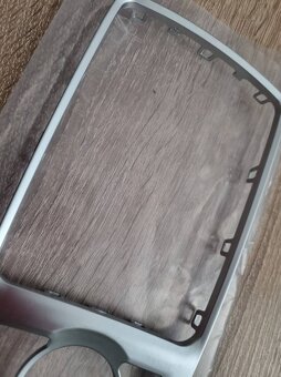 RAMIK NA STREDOVY PANEL AUDI Q7 A6 C6 - 4