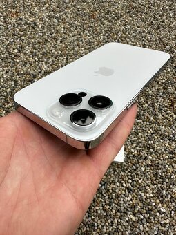 iPhone 14 pro max - baterie 93% - 4