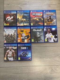 PS4 500 GB + 2 ovládače + 2 hry – TOP stav – 150 € - 4