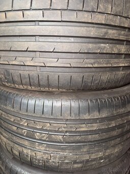 285/40 R22 - 4