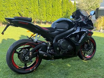 Suzuki Gsxr 750 K7 - 4