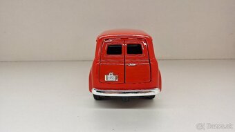 1:18 GMC PANEL TRUCK - 4