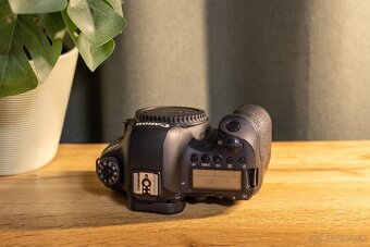 Canon 6D Mark II (plus 2x originál batéria) - 4