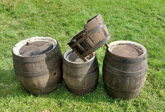 Drevené sudy + drevený lievik - 4