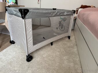 Predám cestovnú detskú postieľku PETITE&MARS - 4