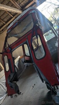 Predám kabinu na traktor MF - 4