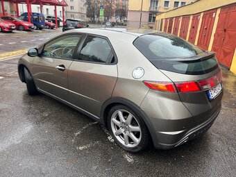Honda Civic 1.8 automat 103kW - 4