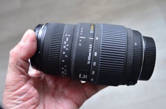Nikon D5000 + Objektív Sigma 70-300 DG .makro Pre Nikon - 4