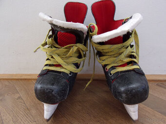 korčule a prilba Bauer - 4