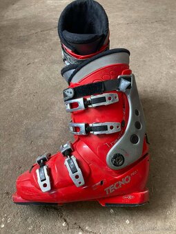 Predaj starších lyžiarok a lyží - 4