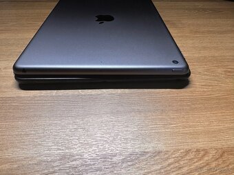 iPad 32GB (8th generation) Wi-Fi - 4