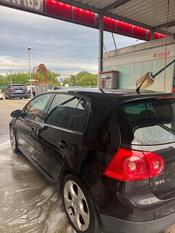 Predám Volkswagen Golf 5 GTI 2.0 tfsi 147kw - 4