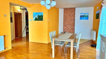 VYŠNÝ KLATOV - 6 IZBOVÝ RD S VÝMEROU 300 M2, POZEMOK 1221 M2 - 4