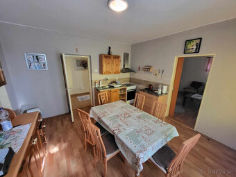 Tehlový 3 izbový rodinný dom v obci Bešeňov s veľkým pozemko - 4