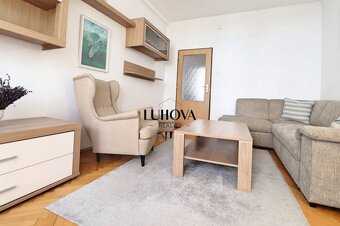 VEĽKÝ 2-izbový byt v centre mesta - 4