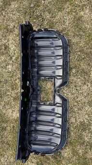 BMW X1i. U11 ledvinky, maska, gril - 4