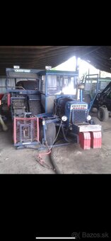 Predám traktor Ford - 4