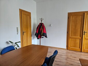 ID 3139 Prenájom: kancelárie 22 m2, 22 + 21,5 m2, širšie c - 4