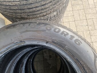 Pneu 215/60 R16 - 4