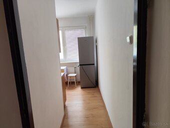 Krásny prerobený 2 izbový byt na prenájom - CENTRUM - 4