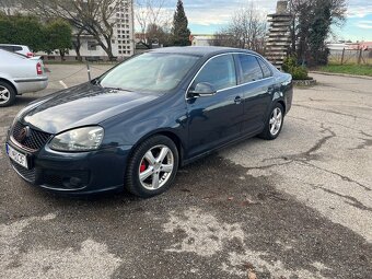 Volkswagen Jetta - 4