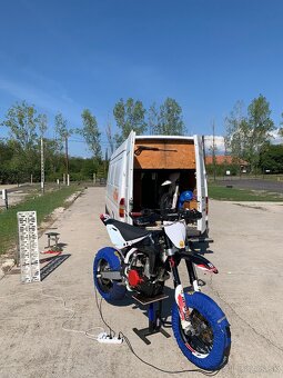 Husqvarna SMR 450 supermoto 2010 - 4