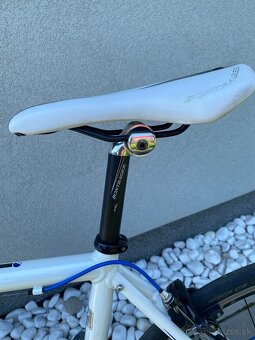 Predam cestny bicykel Trek - 4