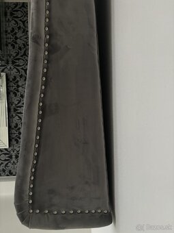 Predám Exkluzívne kreslo strieborno sivej farby Chesterfield - 4