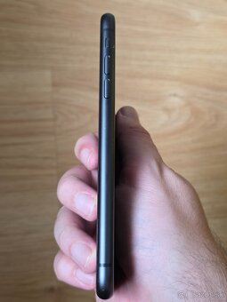 Apple iPhone 11 64 GB black + silikónový obal - 4