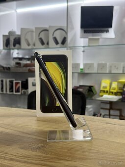 iPhone SE 2020 Black 64GB - 4