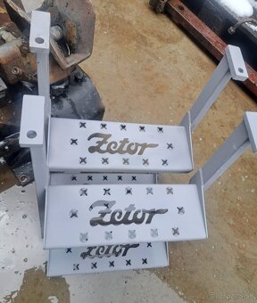 BATERKOVA SKRINKA TRAKTOR ZETOR - 4