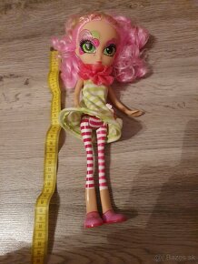 Bábika s ružovými vlasmi - 4