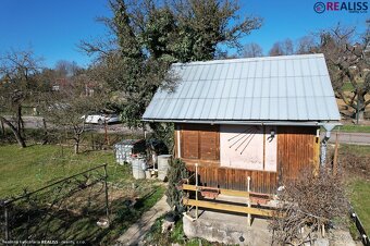 Predaj záhradnej chatky s vysporiadanou záhradou 579 m2. el. - 4