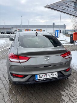 Hyundai i30 Fastback 1.4 T-GDI 103 kW – TOP STAV, 103 000 km - 4