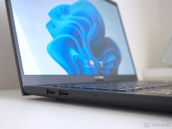 Asus VivoBook 15 Oled 16/1TB + Batoh - 4